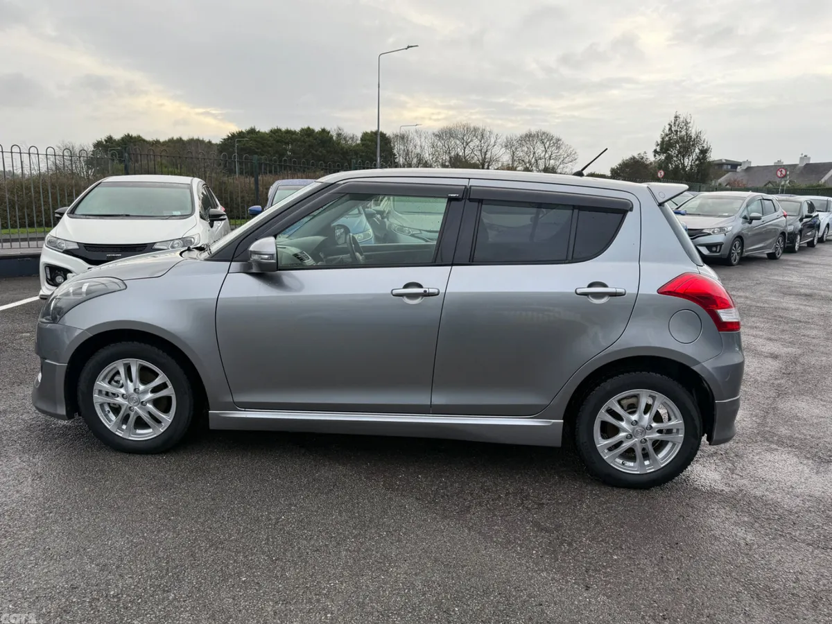Suzuki Swift Hatchback, Petrol, 2013, Silver