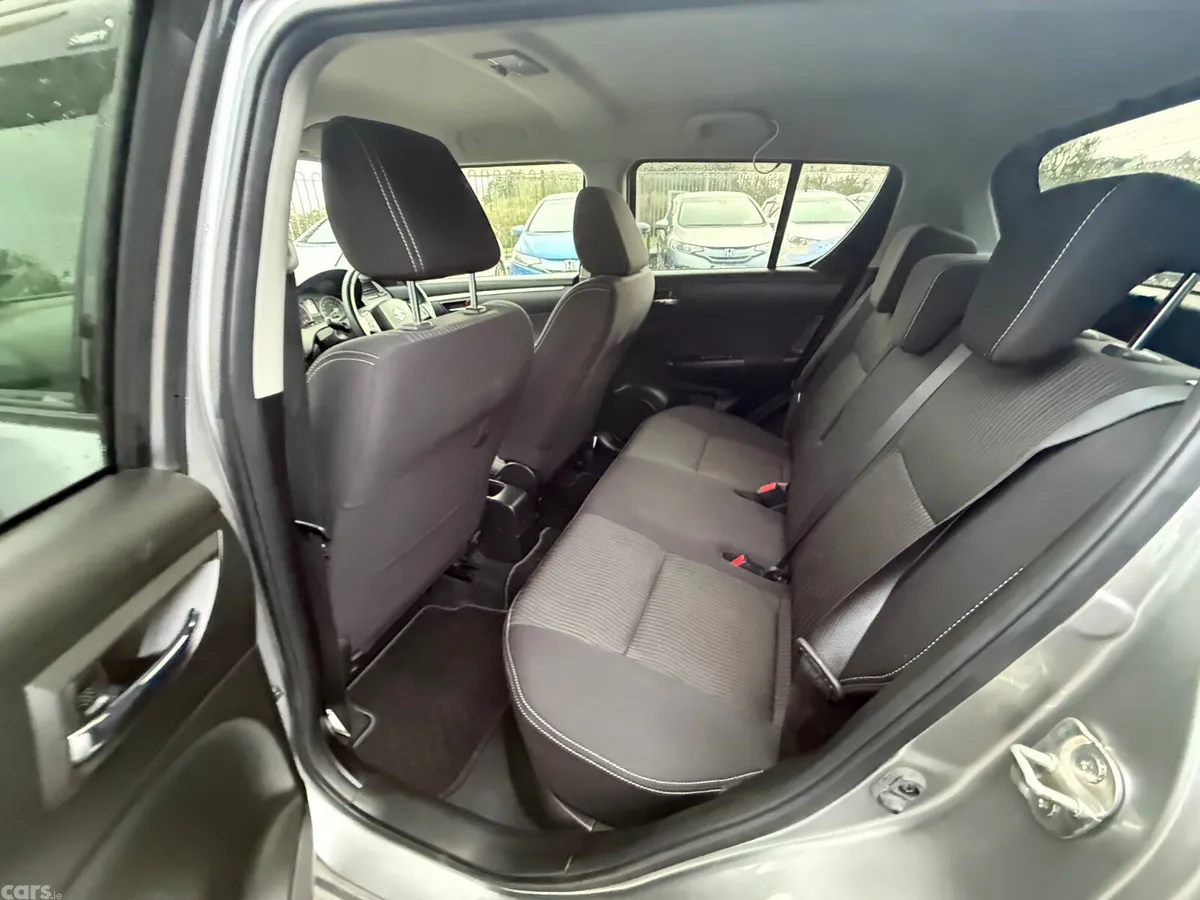 Suzuki Swift Hatchback, Petrol, 2013, Silver