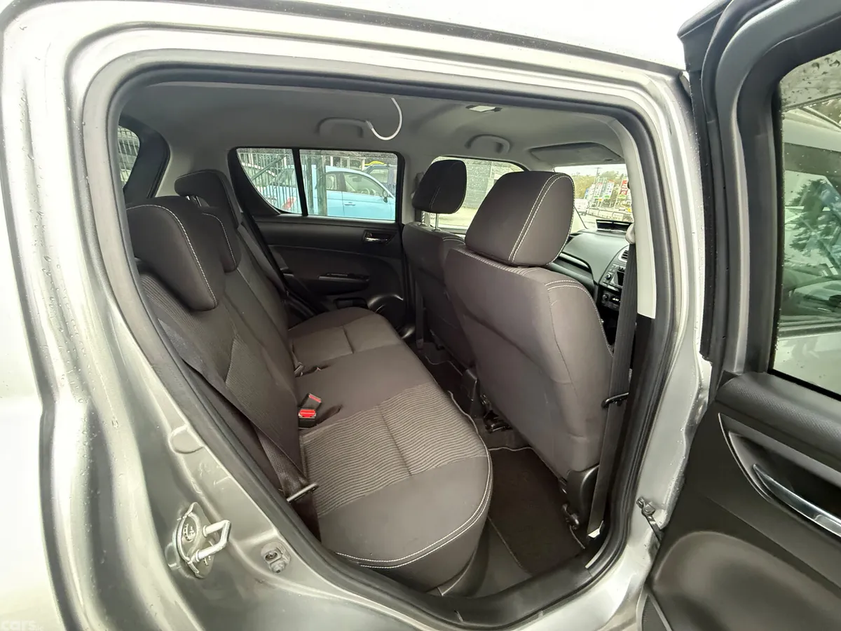 Suzuki Swift Hatchback, Petrol, 2013, Silver