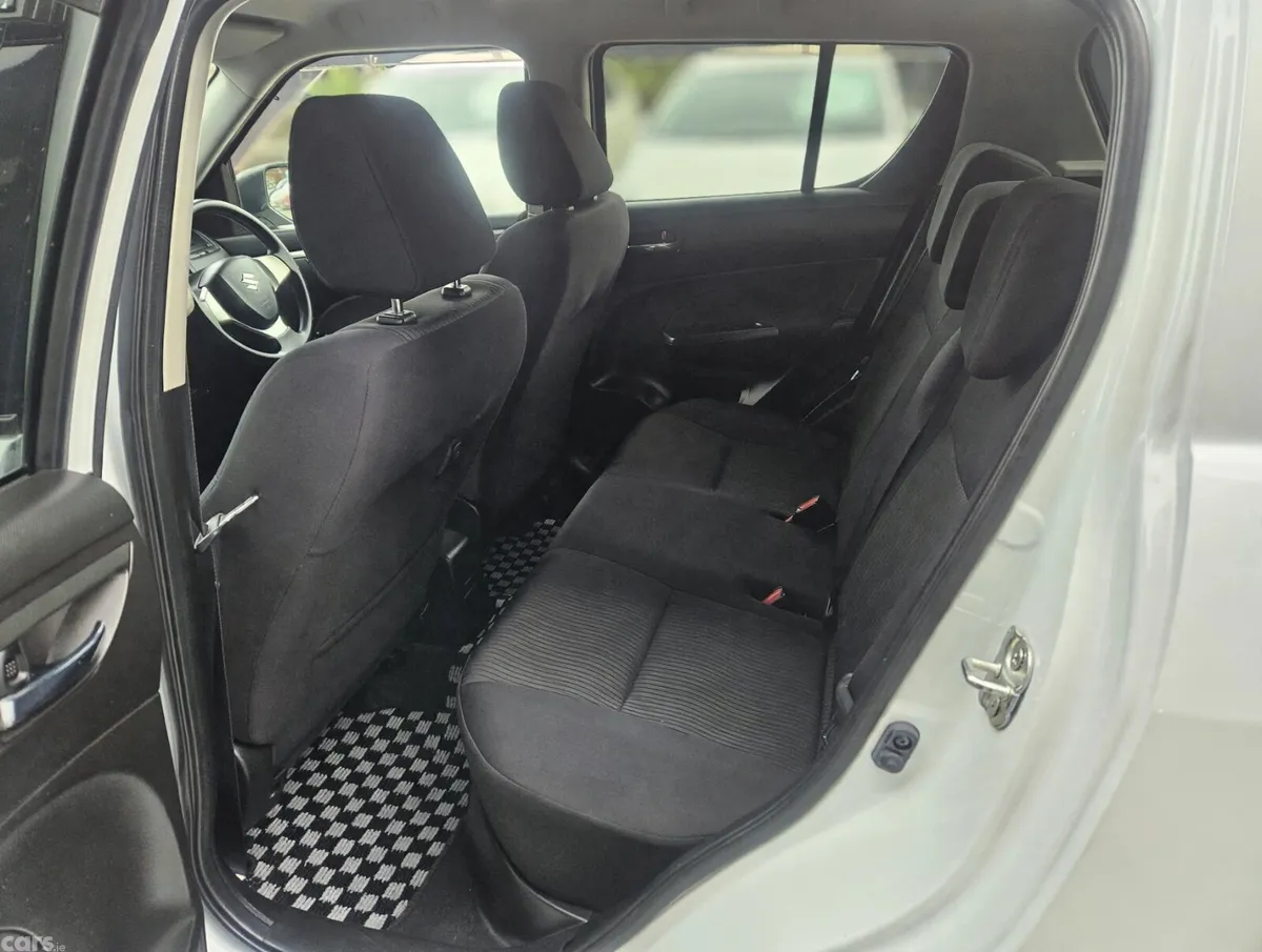Suzuki Swift Hatchback, Petrol, 2013, White