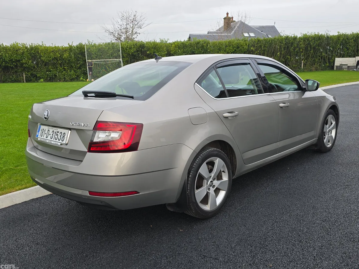 Skoda Octavia Saloon, Diesel, 2018, Grey