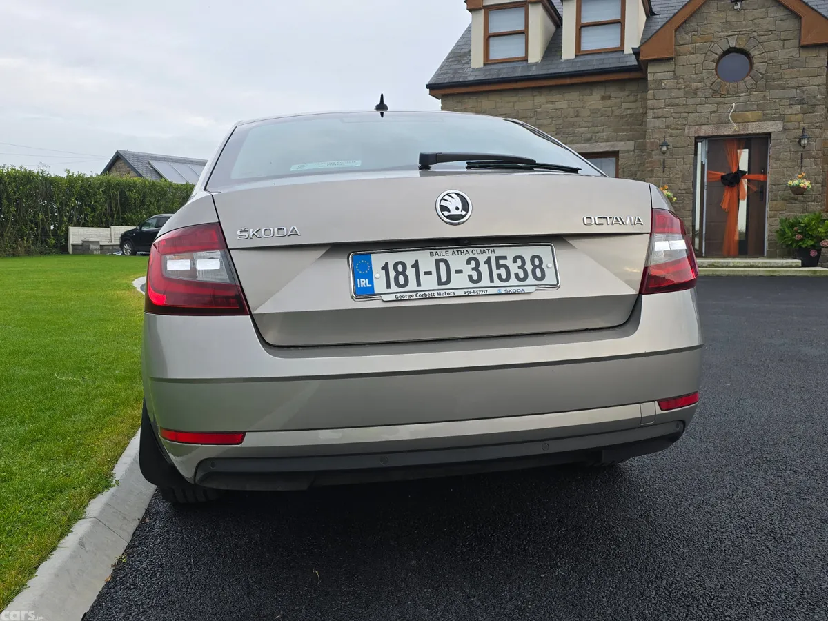 Skoda Octavia Saloon, Diesel, 2018, Grey