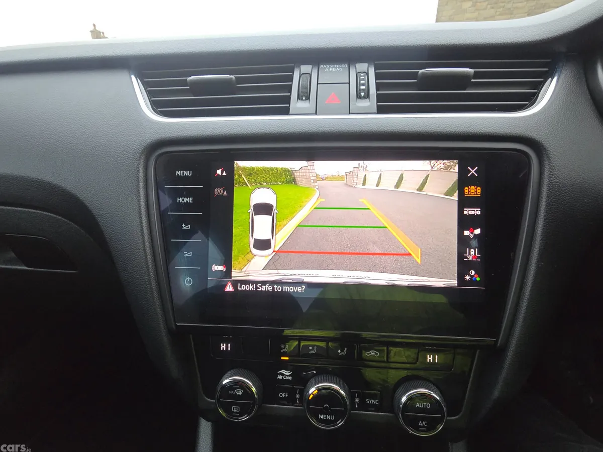 Skoda Octavia Saloon, Diesel, 2018, Grey
