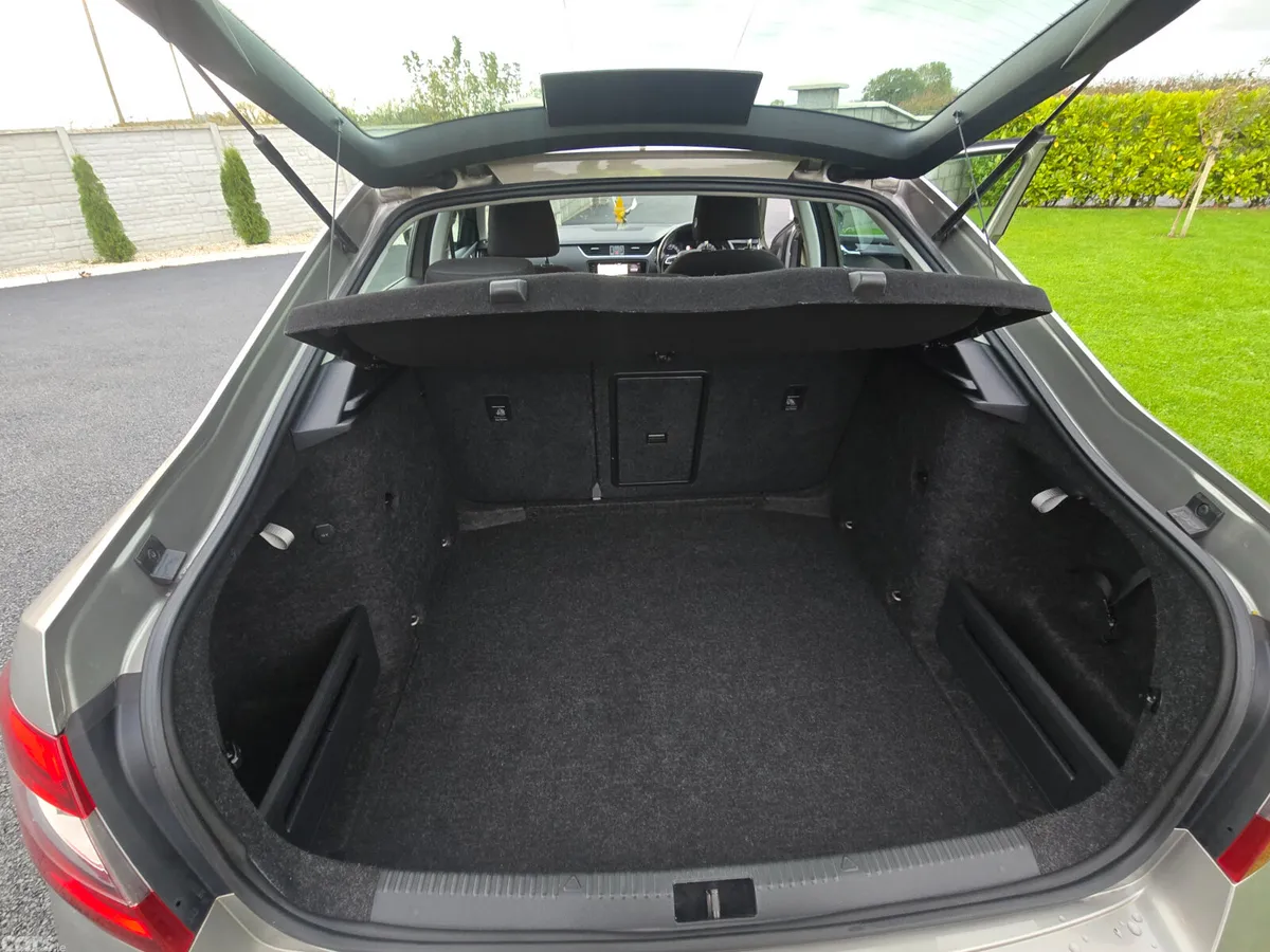 Skoda Octavia Saloon, Diesel, 2018, Grey