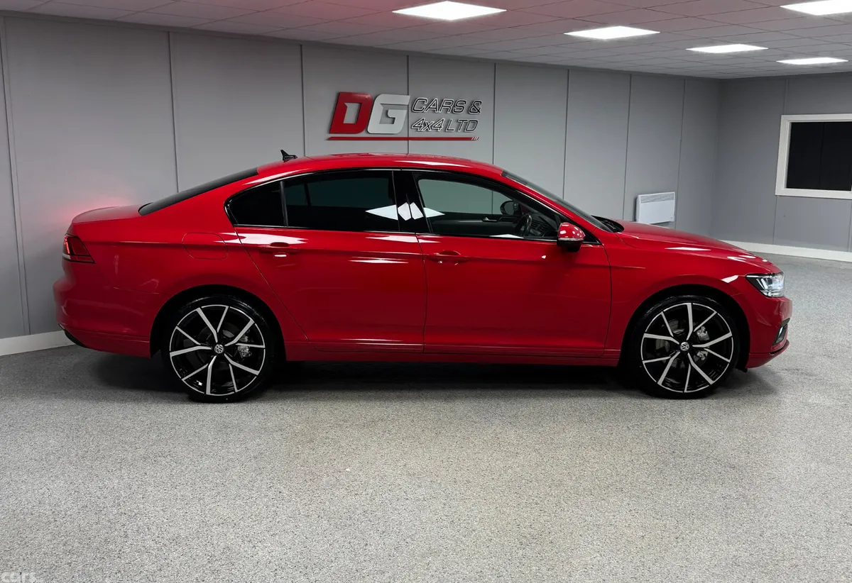Volkswagen Passat Saloon, Diesel, 2022, Red