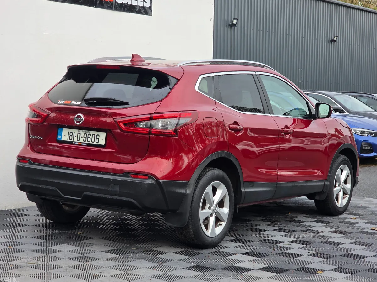 Nissan Qashqai MPV, Petrol, 2018, Red