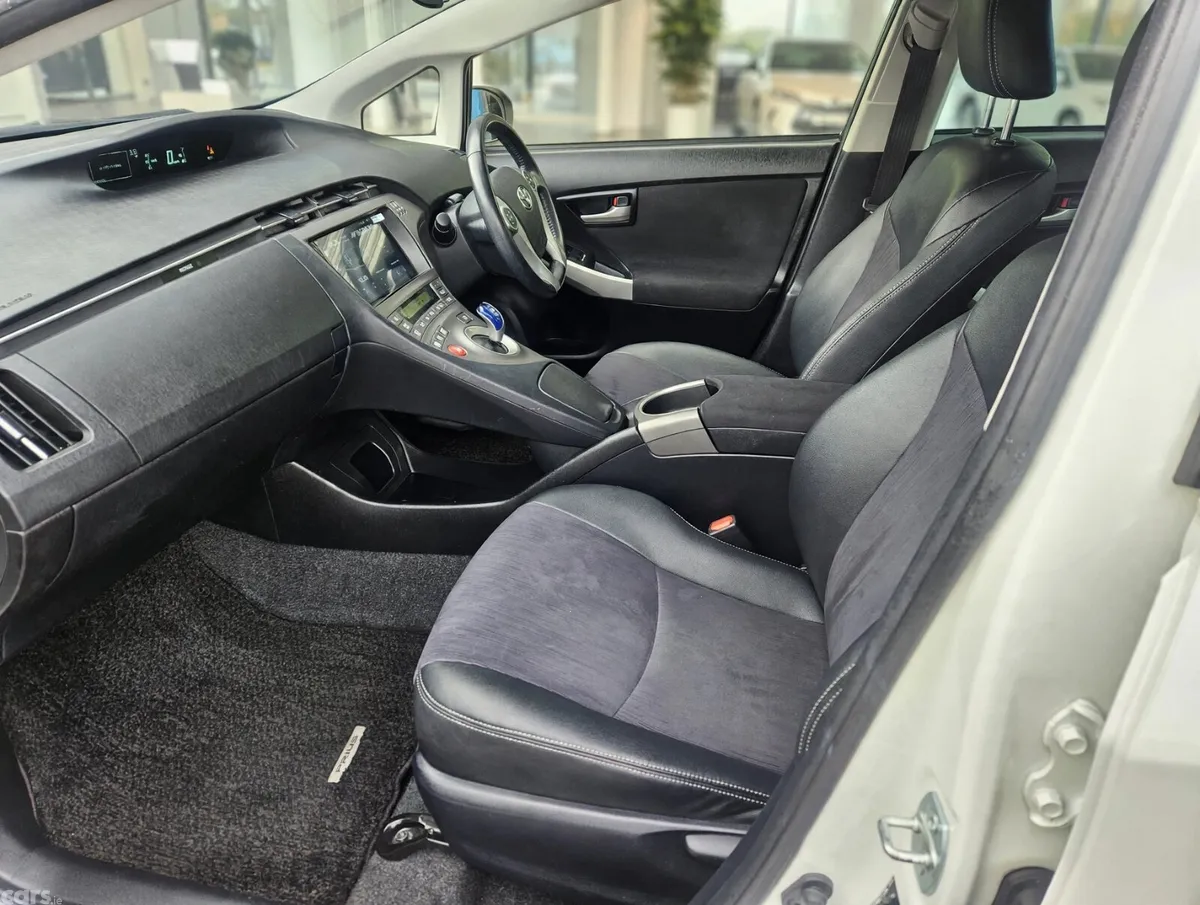 Toyota Prius Hatchback, Petrol Hybrid, 2014, White