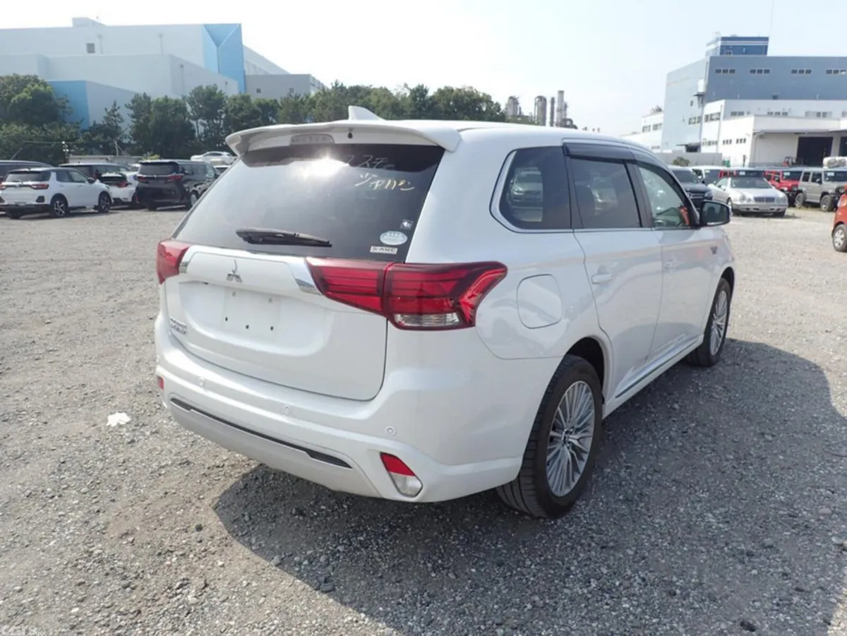 Mitsubishi Outlander SUV, Petrol Hybrid, 2018, White
