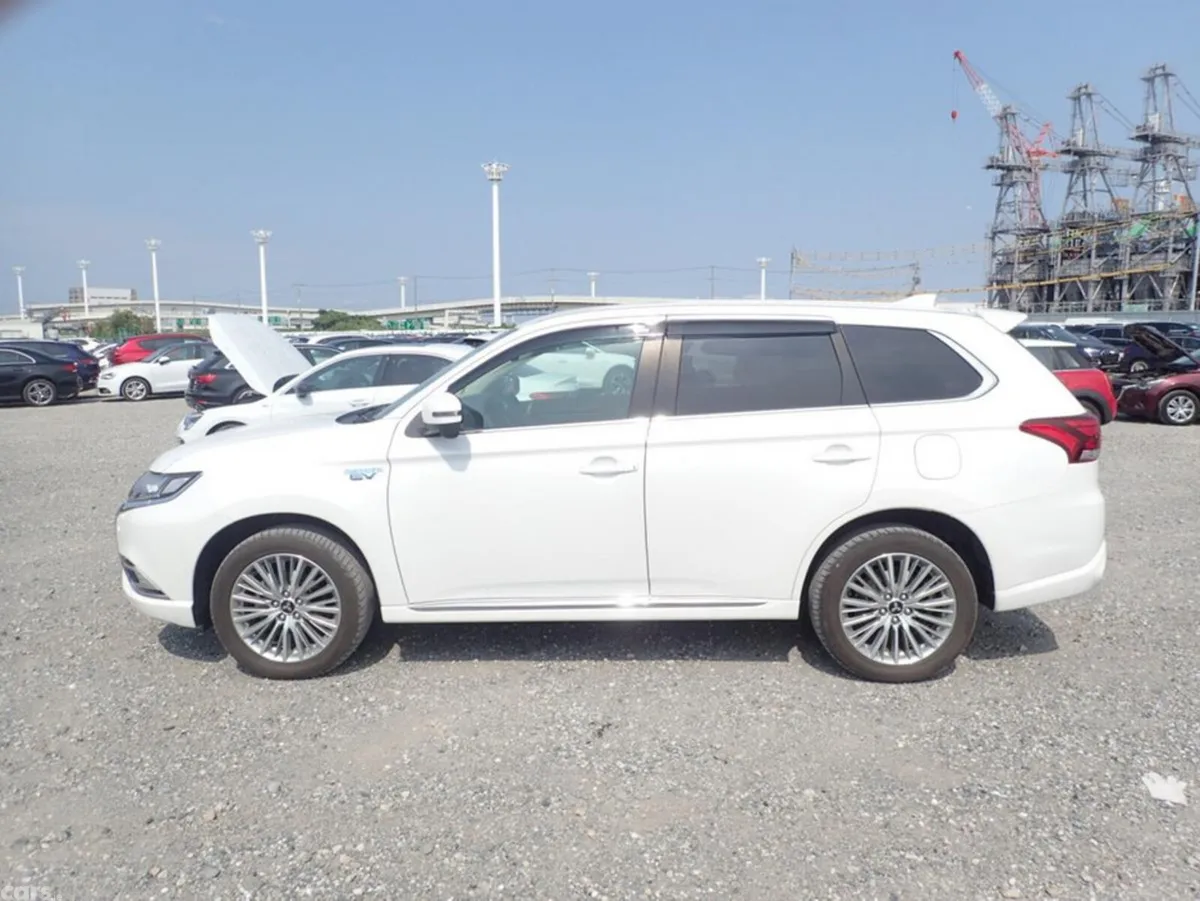 Mitsubishi Outlander SUV, Petrol Hybrid, 2018, White