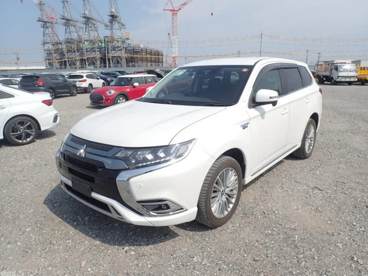 Mitsubishi Outlander SUV, Petrol Hybrid, 2018, White