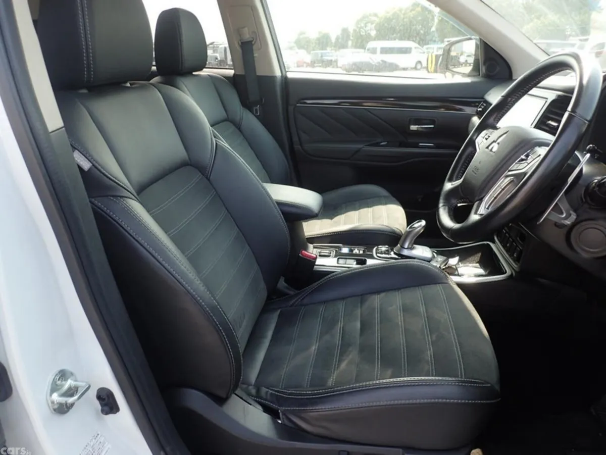 Mitsubishi Outlander SUV, Petrol Hybrid, 2018, White