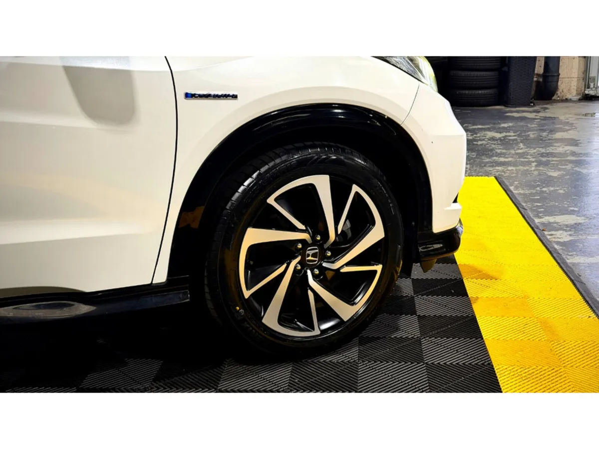 Honda Vezel SUV, Petrol Hybrid, 2017, White