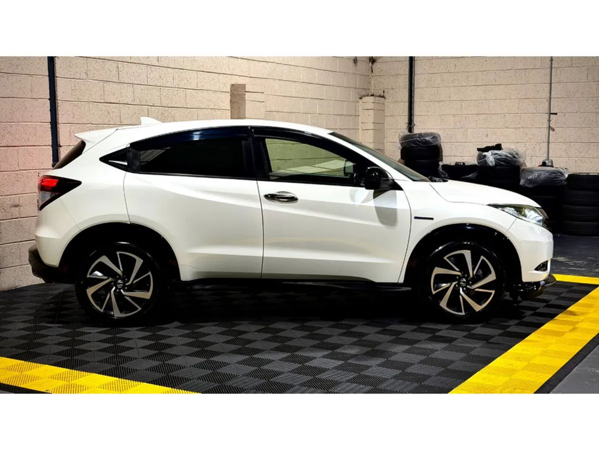 Honda Vezel SUV, Petrol Hybrid, 2017, White