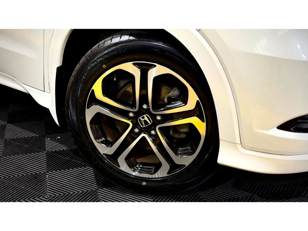 Honda Vezel SUV, Petrol Hybrid, 2015, White