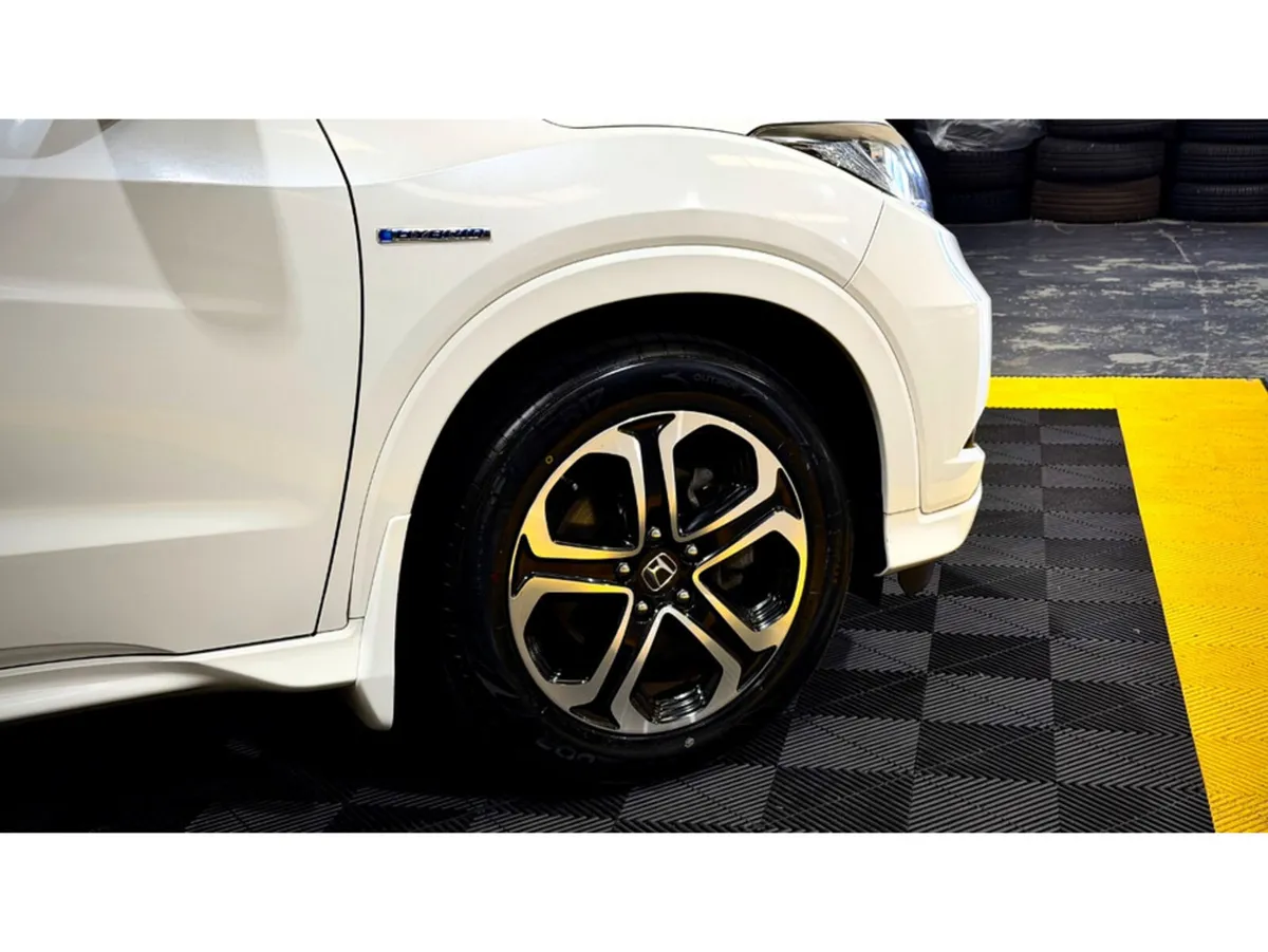 Honda Vezel SUV, Petrol Hybrid, 2015, White