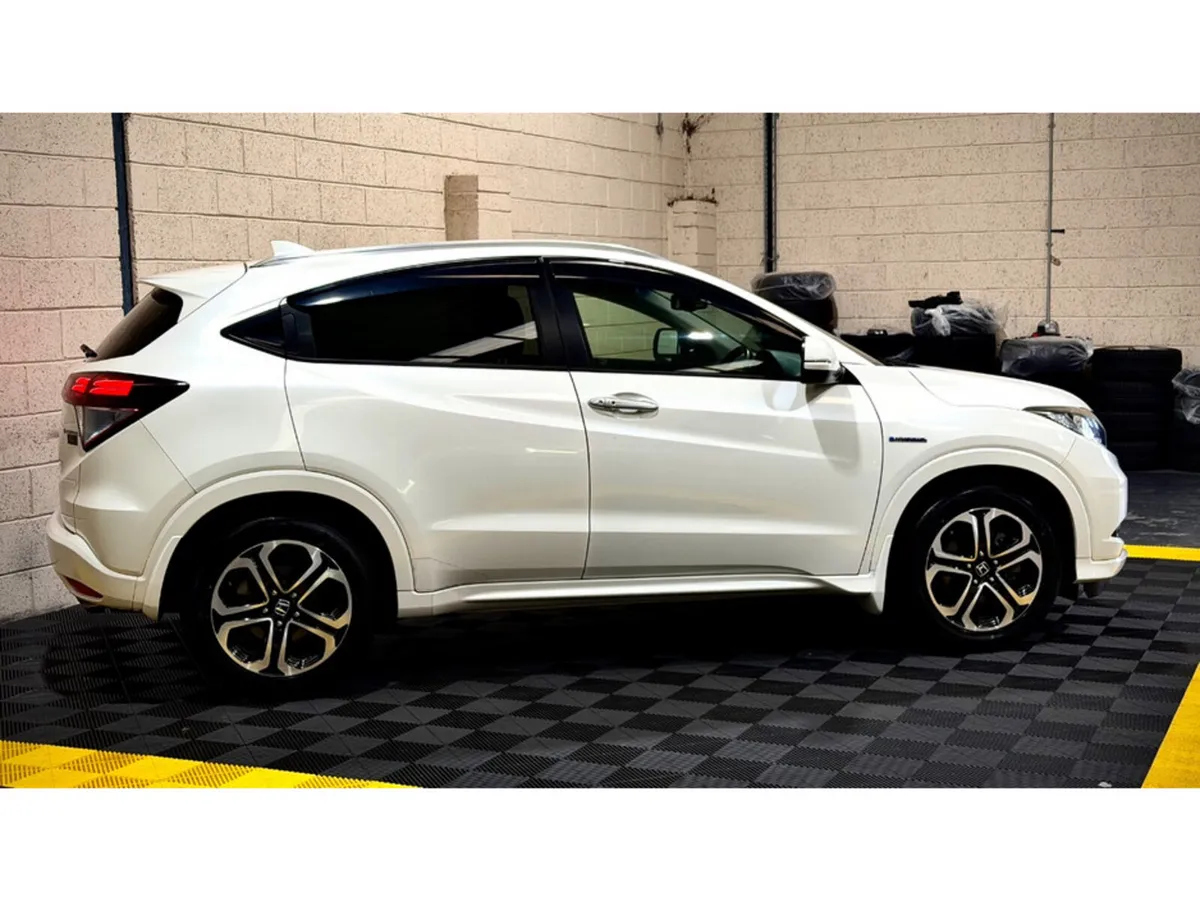 Honda Vezel SUV, Petrol Hybrid, 2015, White