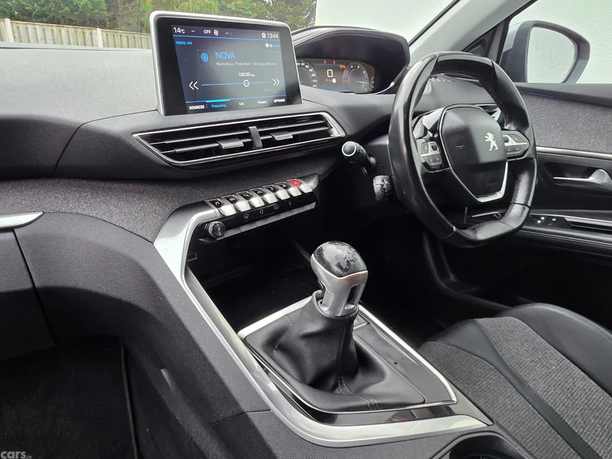 Peugeot 5008 MPV, Diesel, 2020, Grey