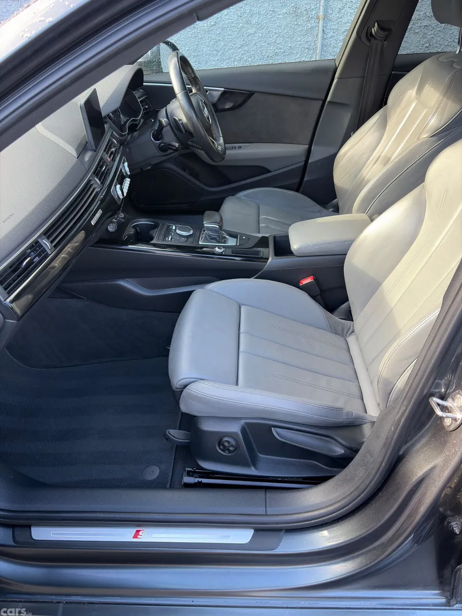 Audi A4 Saloon, Diesel, 2017, Grey
