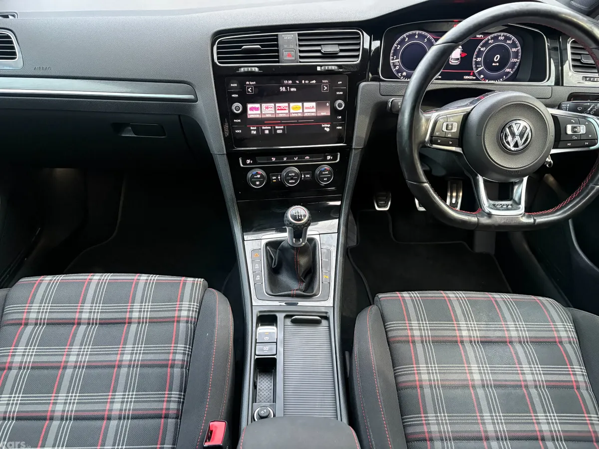 Volkswagen Golf Estate, Petrol, 2017, Red