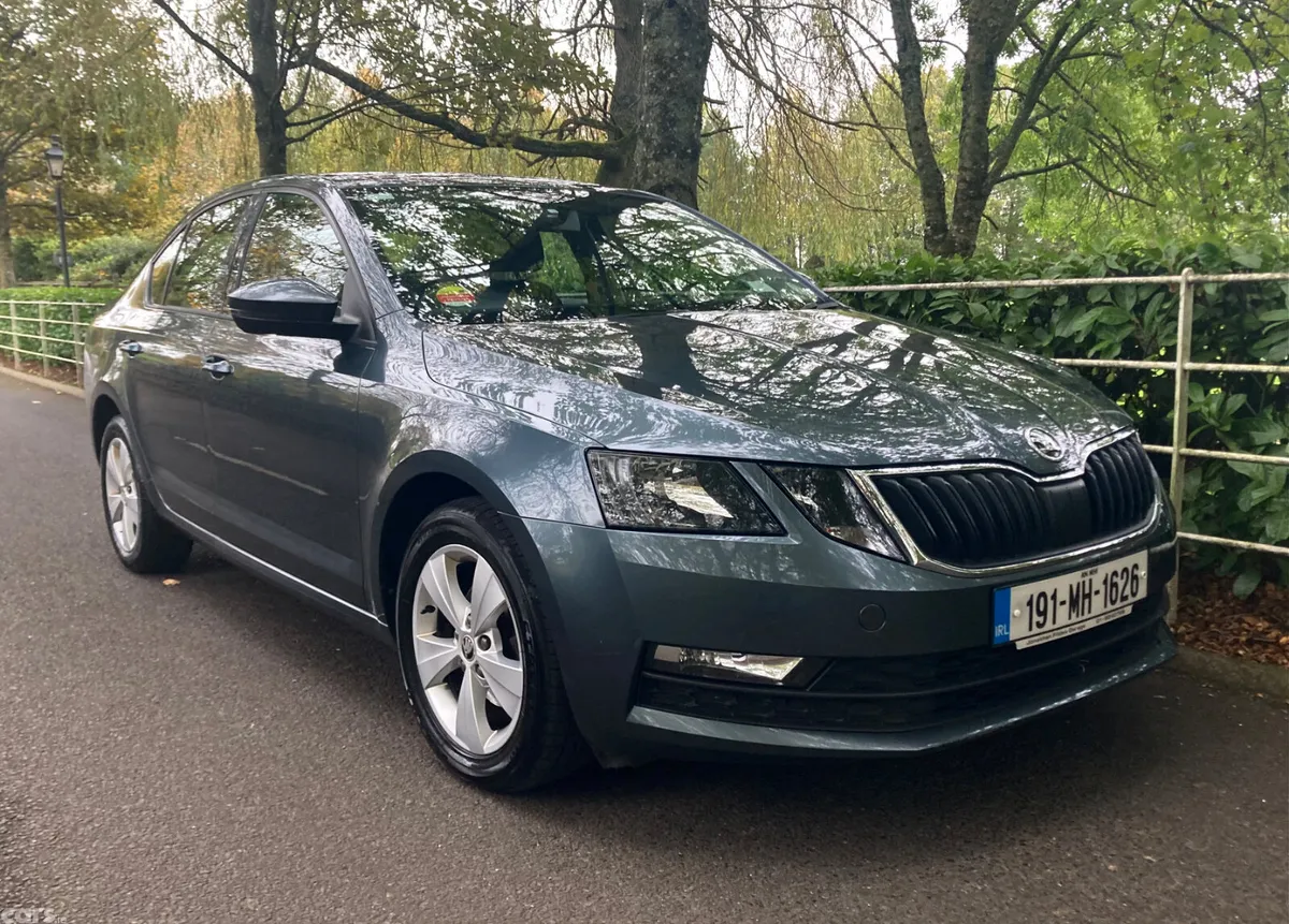 Skoda Octavia Saloon, Diesel, 2019, Grey
