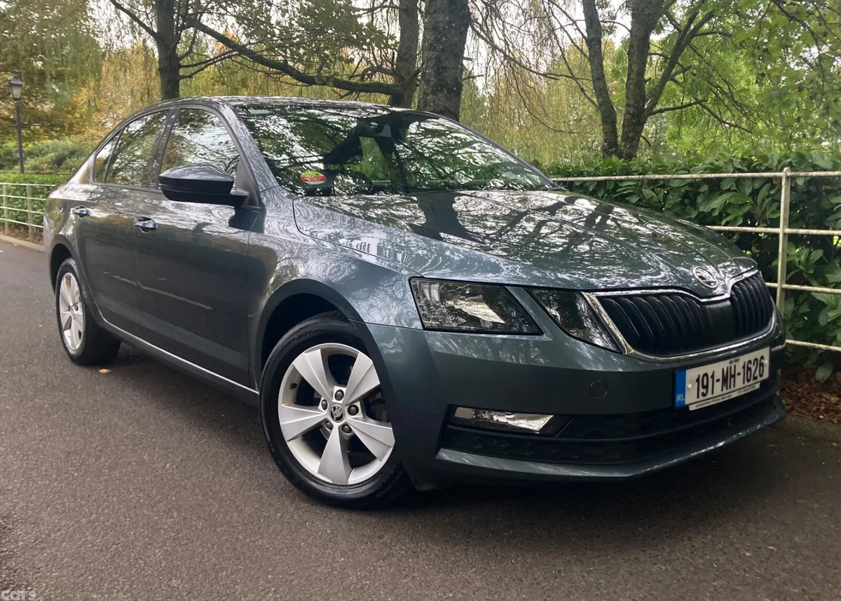 Skoda Octavia Saloon, Diesel, 2019, Grey