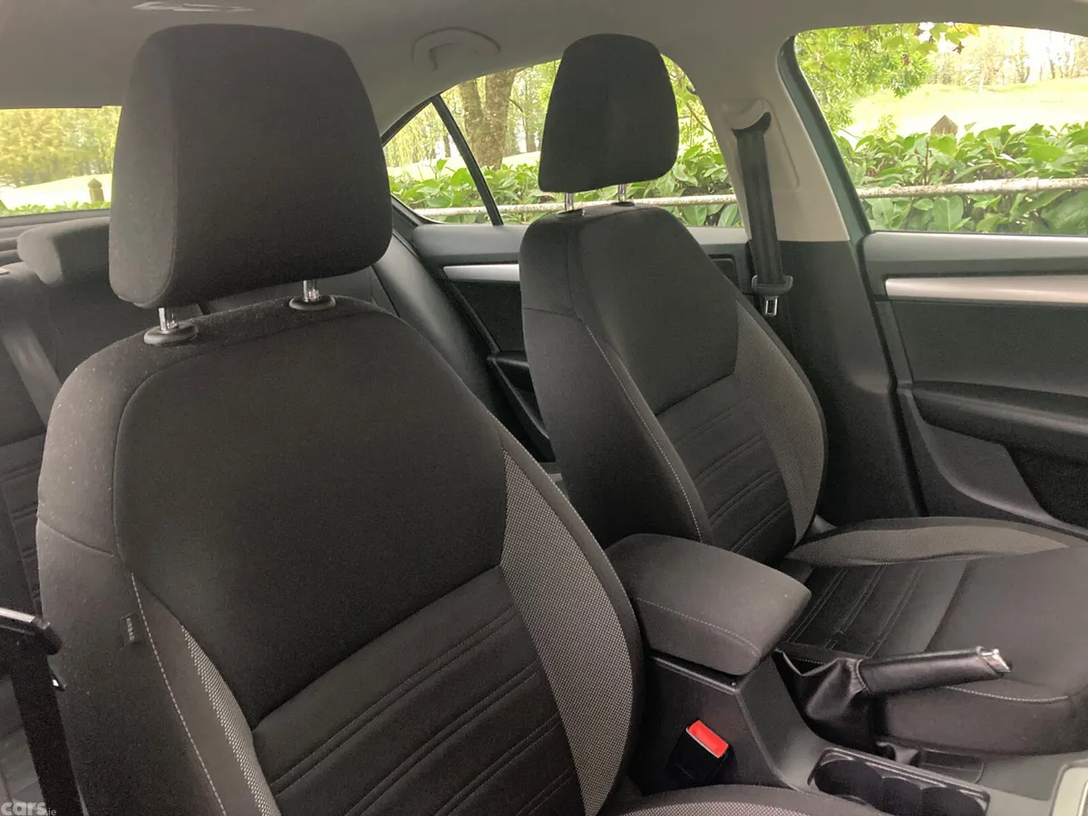 Skoda Octavia Saloon, Diesel, 2019, Grey