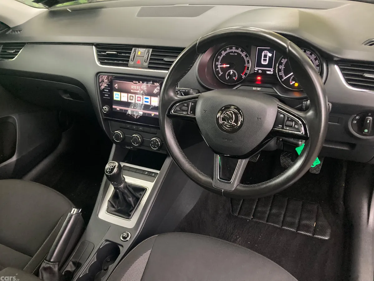 Skoda Octavia Saloon, Diesel, 2019, Grey