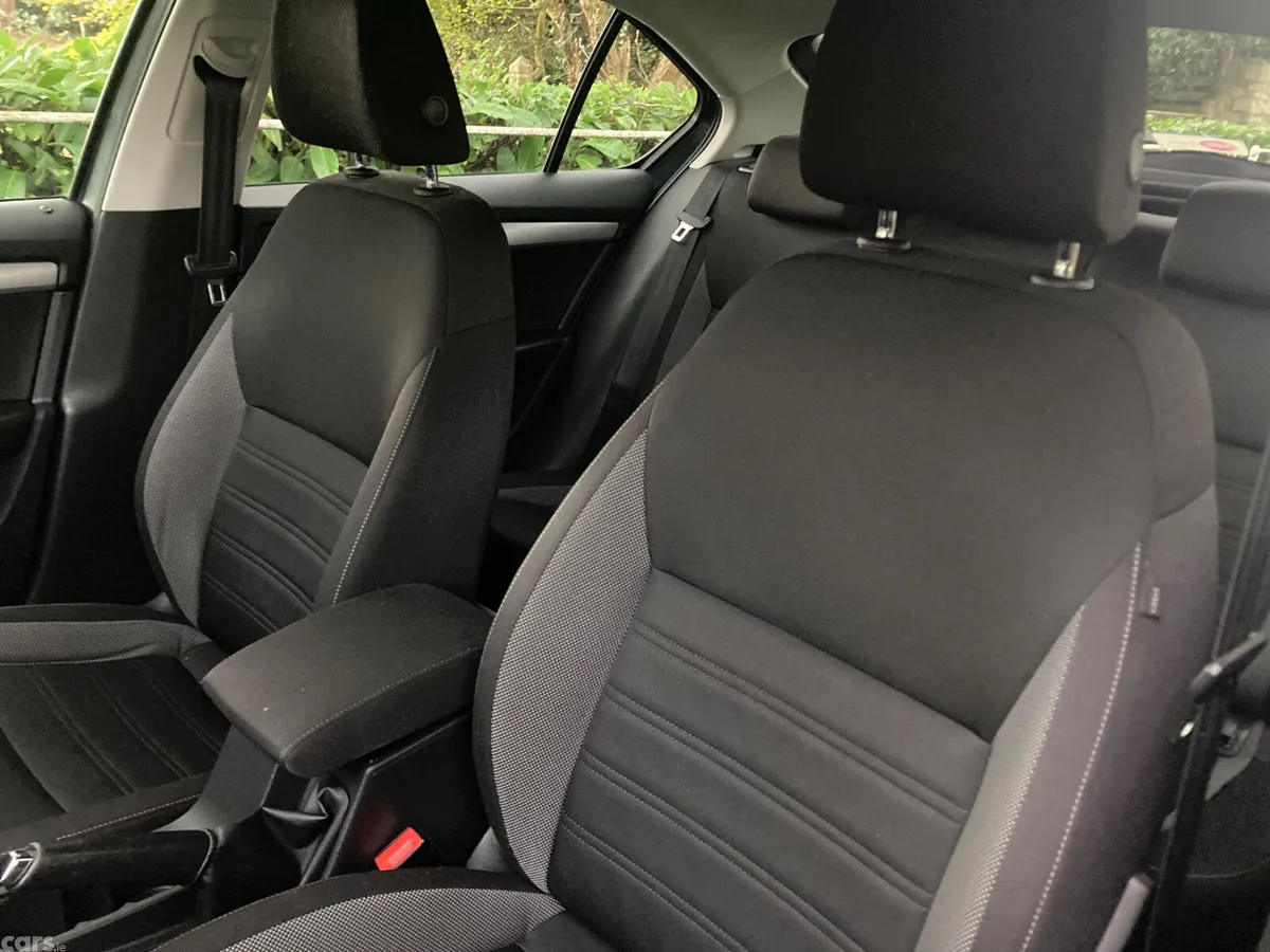 Skoda Octavia Saloon, Diesel, 2019, Grey