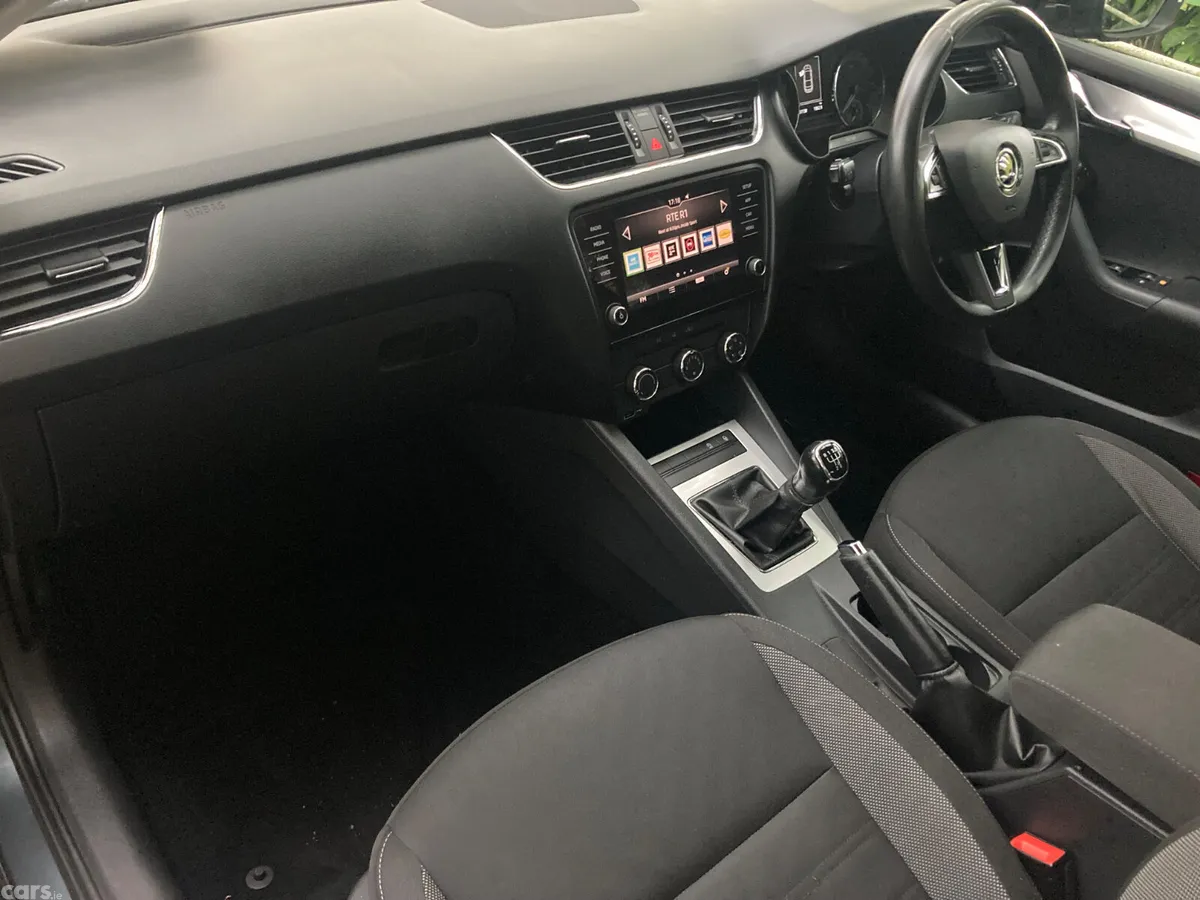 Skoda Octavia Saloon, Diesel, 2019, Grey