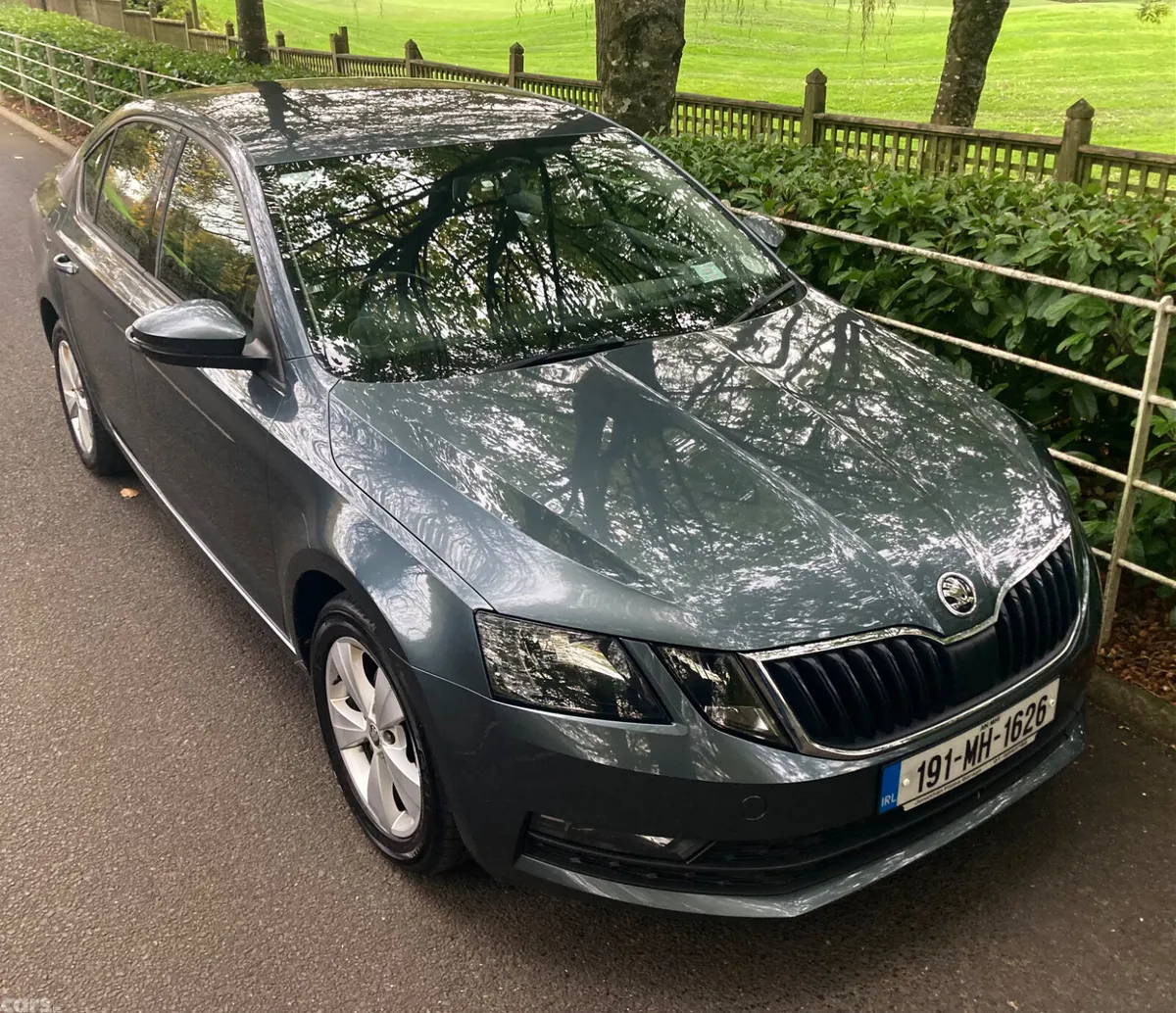 Skoda Octavia Saloon, Diesel, 2019, Grey