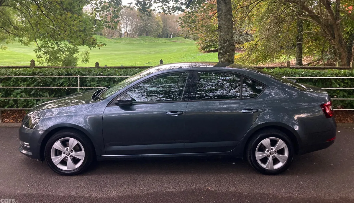 Skoda Octavia Saloon, Diesel, 2019, Grey