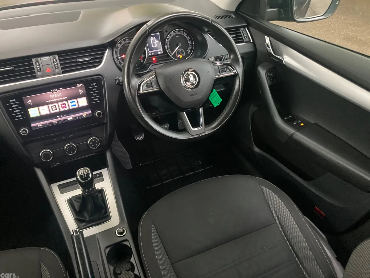 Skoda Octavia Saloon, Diesel, 2019, Grey