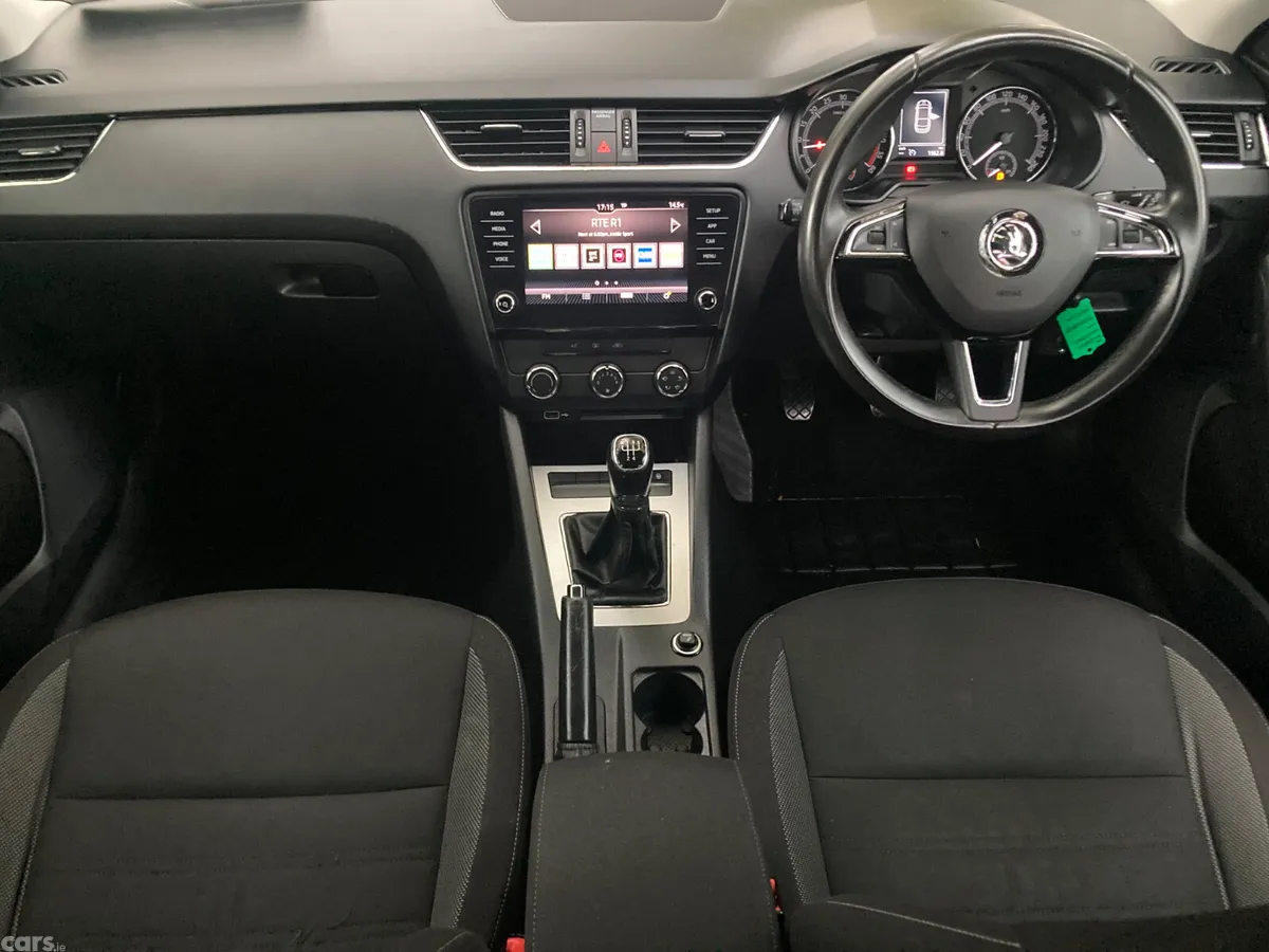 Skoda Octavia Saloon, Diesel, 2019, Grey