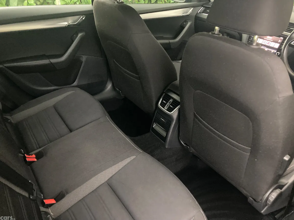 Skoda Octavia Saloon, Diesel, 2019, Grey