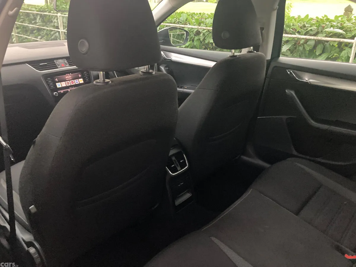 Skoda Octavia Saloon, Diesel, 2019, Grey