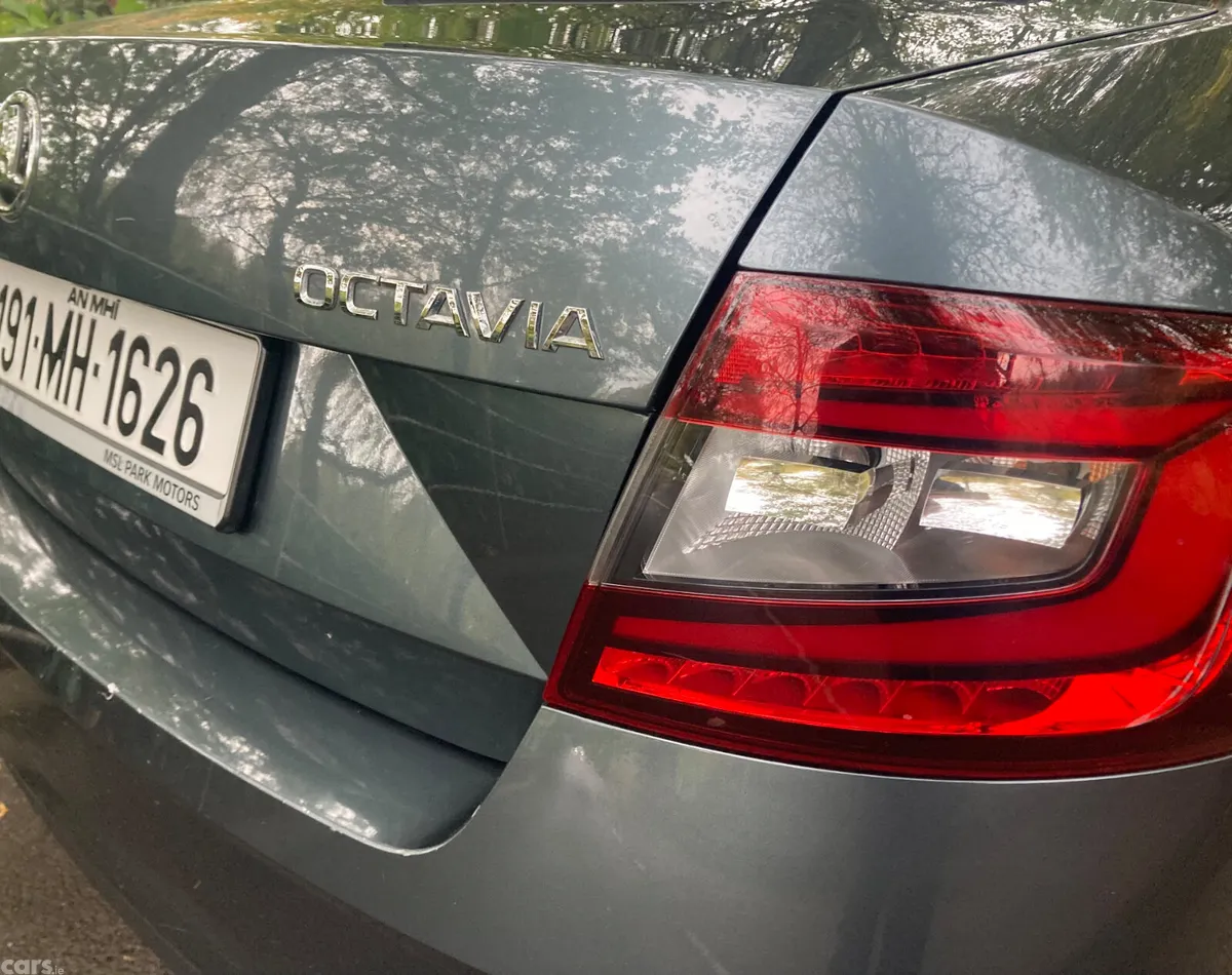 Skoda Octavia Saloon, Diesel, 2019, Grey