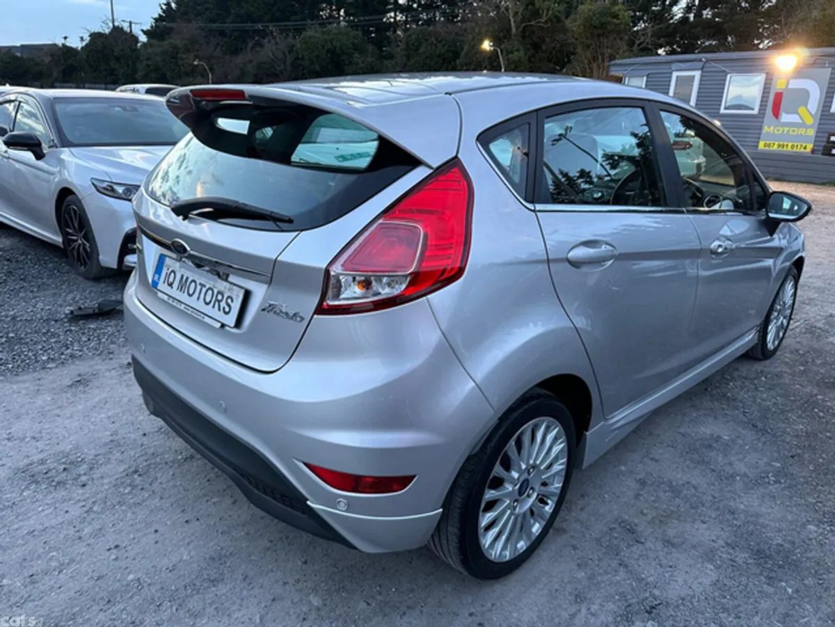 Ford Fiesta Hatchback, Petrol, 2016, Silver