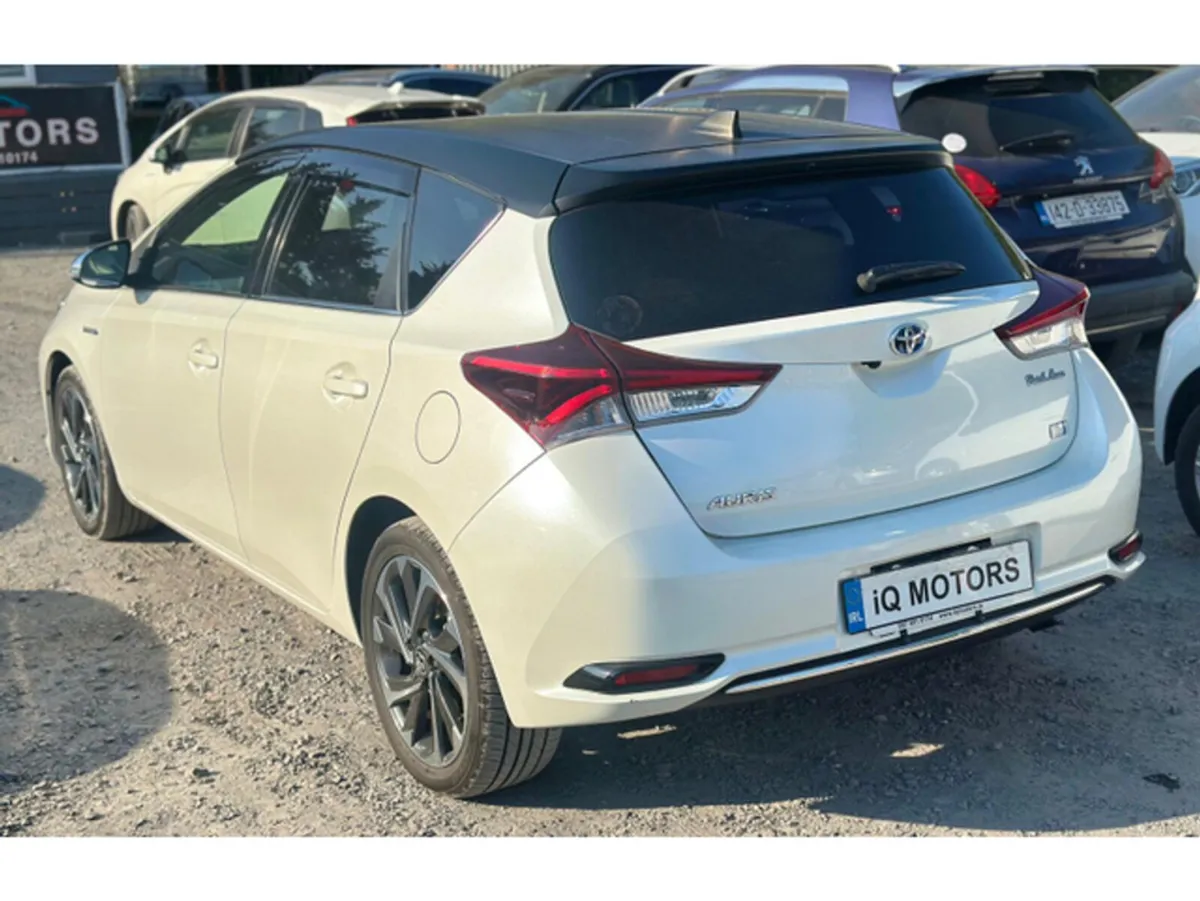 Toyota Auris Hatchback, Petrol Hybrid, 2016, White