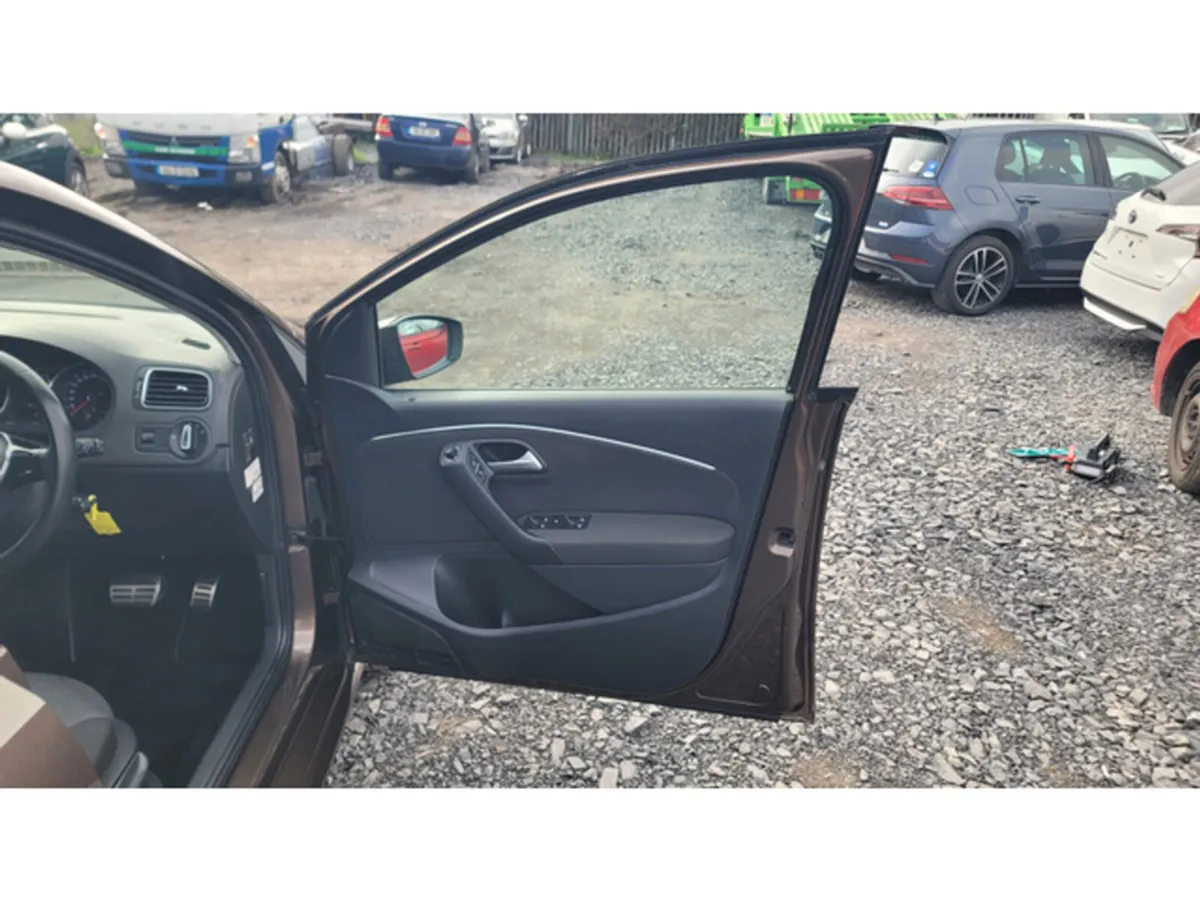 Volkswagen Polo Hatchback, Petrol, 2014, Brown