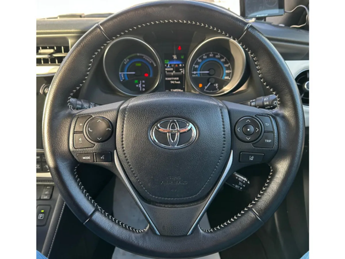 Toyota Auris Hatchback, Petrol Hybrid, 2016, Green