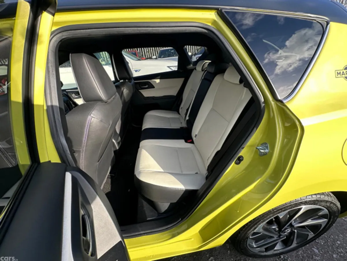 Toyota Auris Hatchback, Petrol Hybrid, 2016, Green
