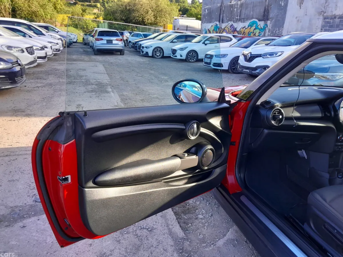 Mini Cooper Hatchback, Diesel, 2017, Red