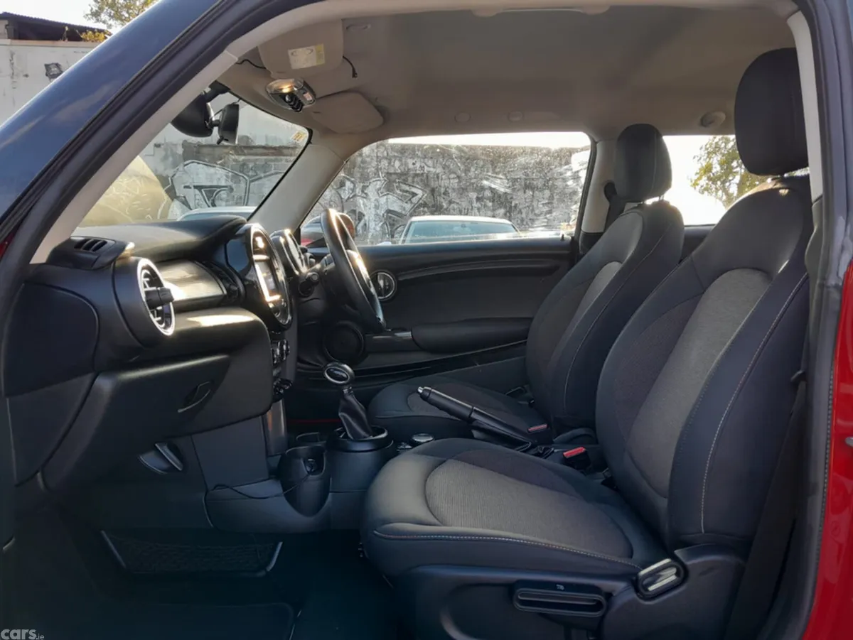 Mini Cooper Hatchback, Diesel, 2017, Red