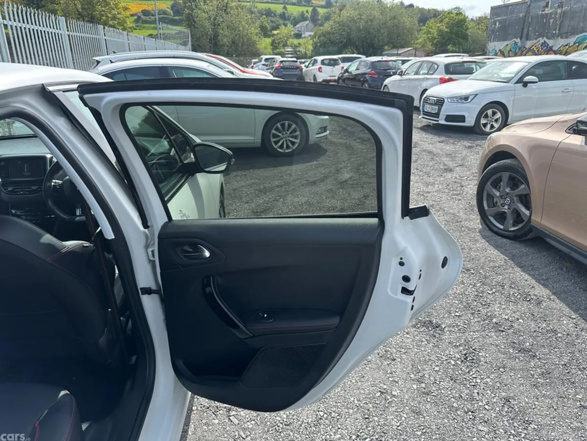 Peugeot 208 Hatchback, Petrol, 2017, White