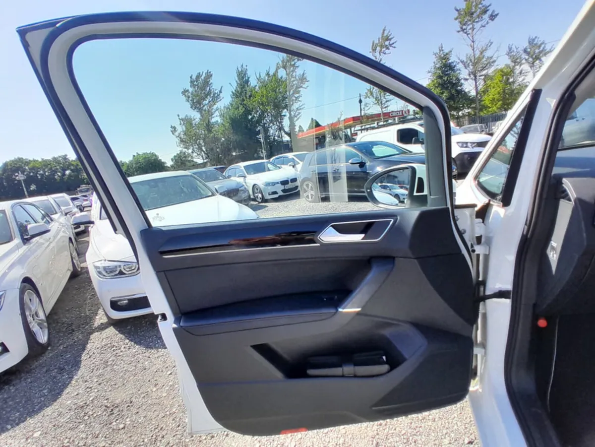 Volkswagen Touran MPV, Diesel, 2018, White