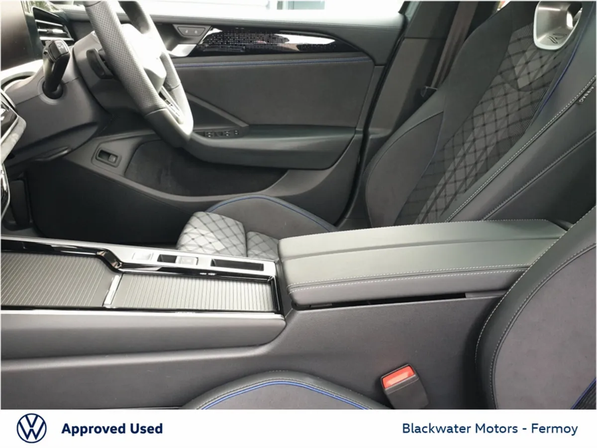 Volkswagen Passat Hatchback, Diesel, 2026, Grey