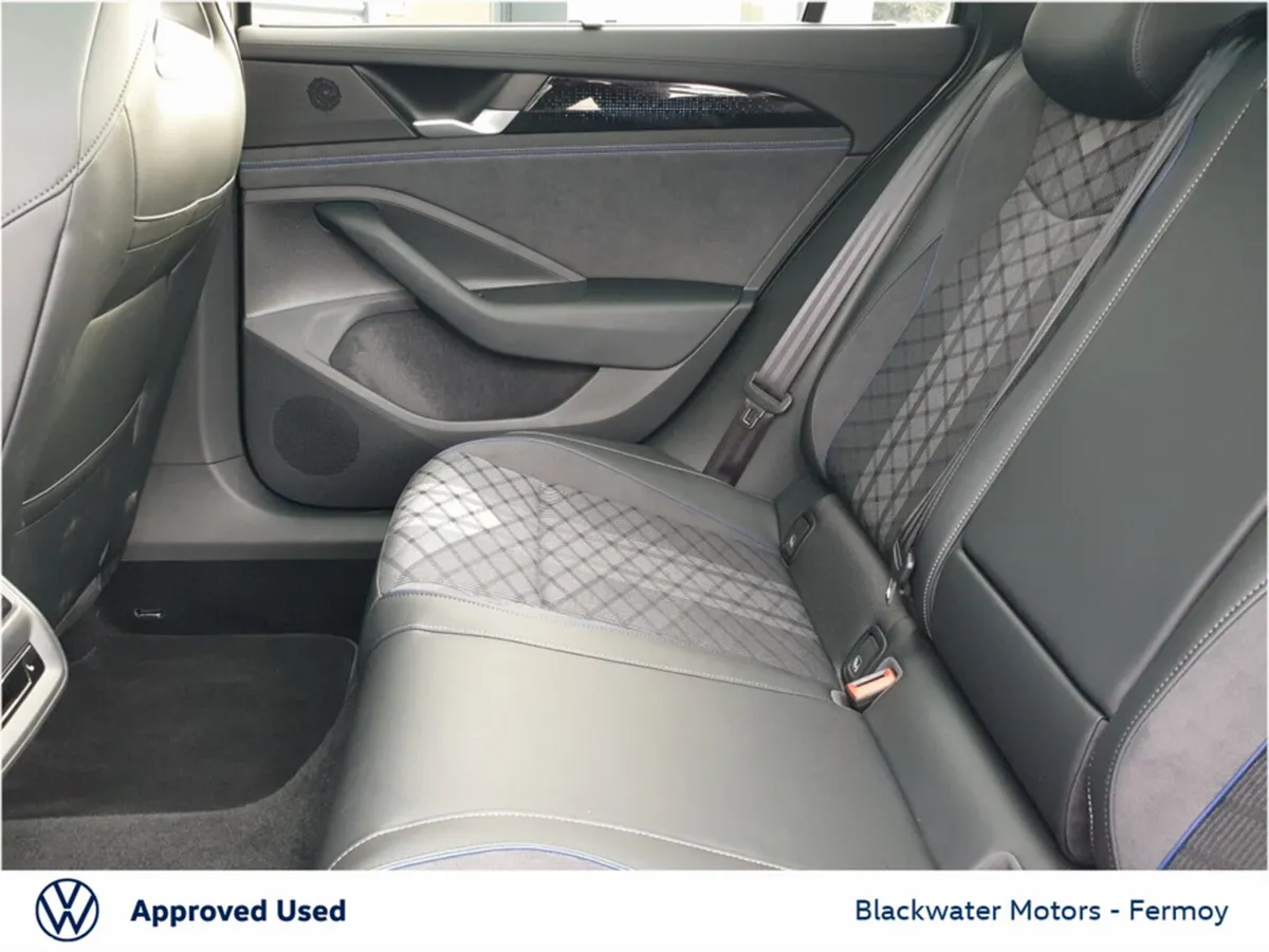 Volkswagen Passat Hatchback, Diesel, 2026, Grey