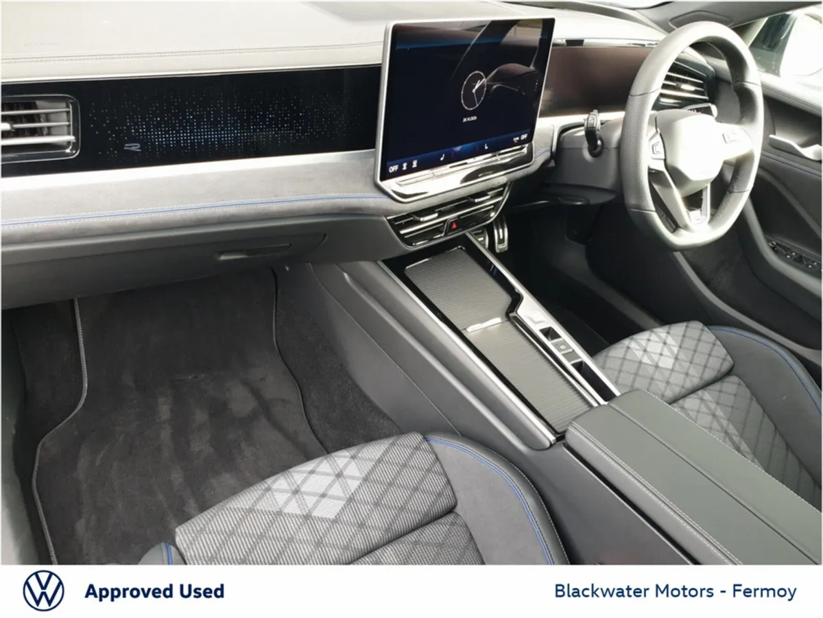Volkswagen Passat Hatchback, Diesel, 2026, Grey