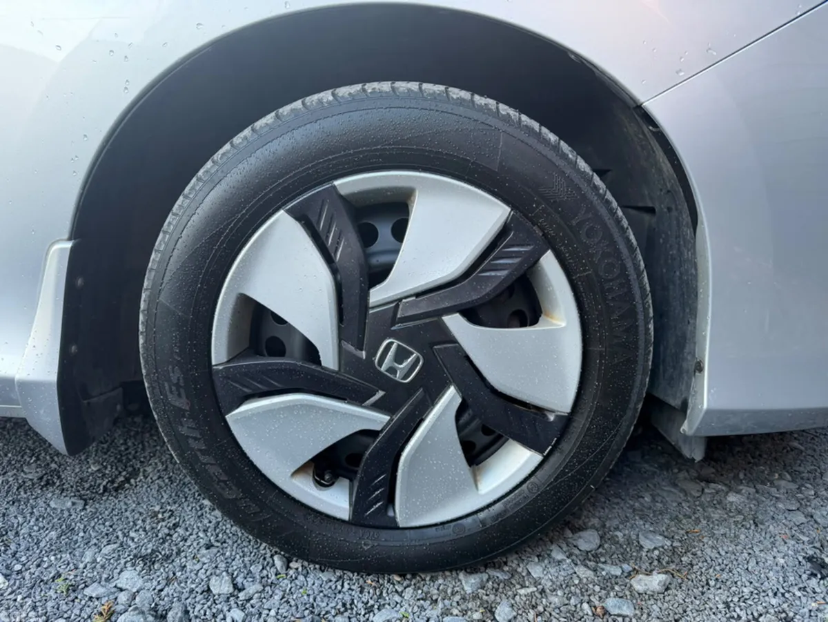 Honda Grace Saloon, Petrol Hybrid, 2015, Silver