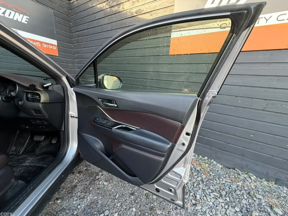 Toyota C-HR SUV, Petrol Hybrid, 2017, Silver